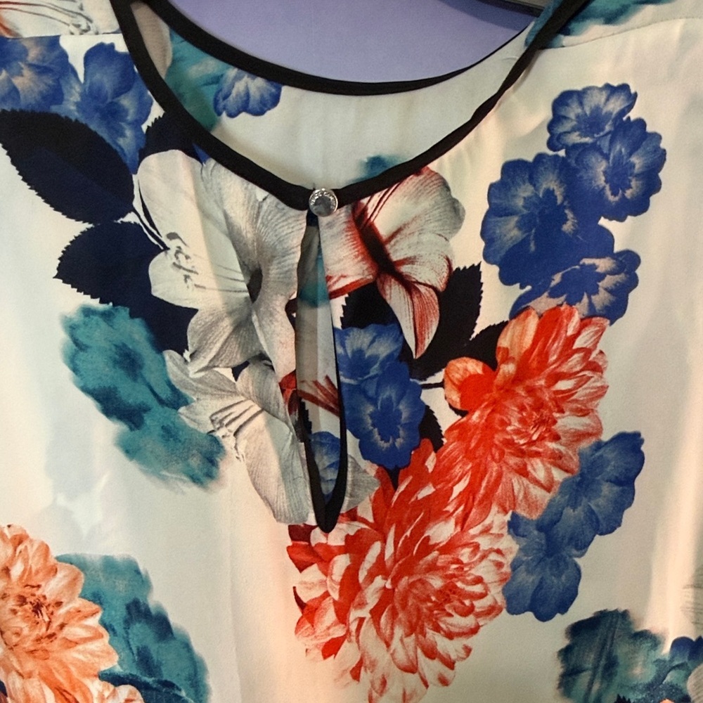 Vince Camuto Multicolor Floral blouse - Picture 4 of 4